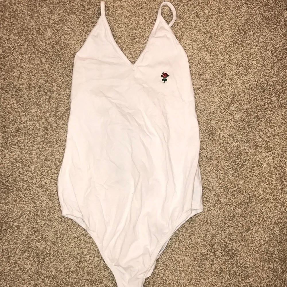 White rose V-neck body suit
